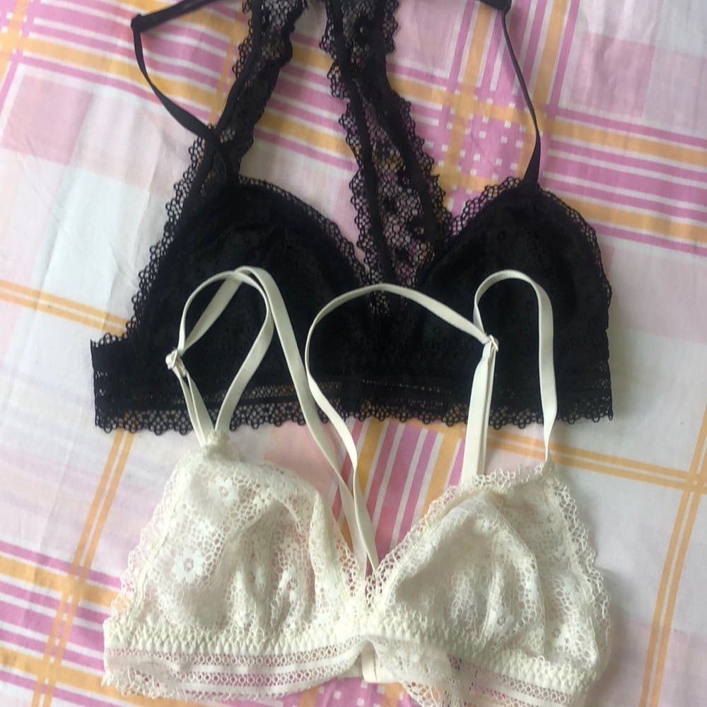 2 bralettes white and black